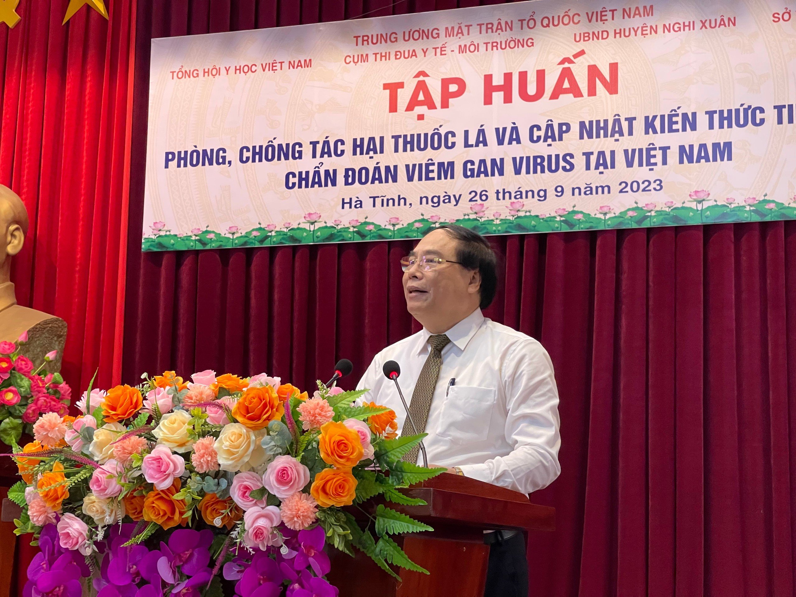 Chương trình đào tạo liên tục, khám chữa bệnh miễn phí và tặng quà cho người dân huyện Nghi Xuân, tỉnh Hà Tĩnh