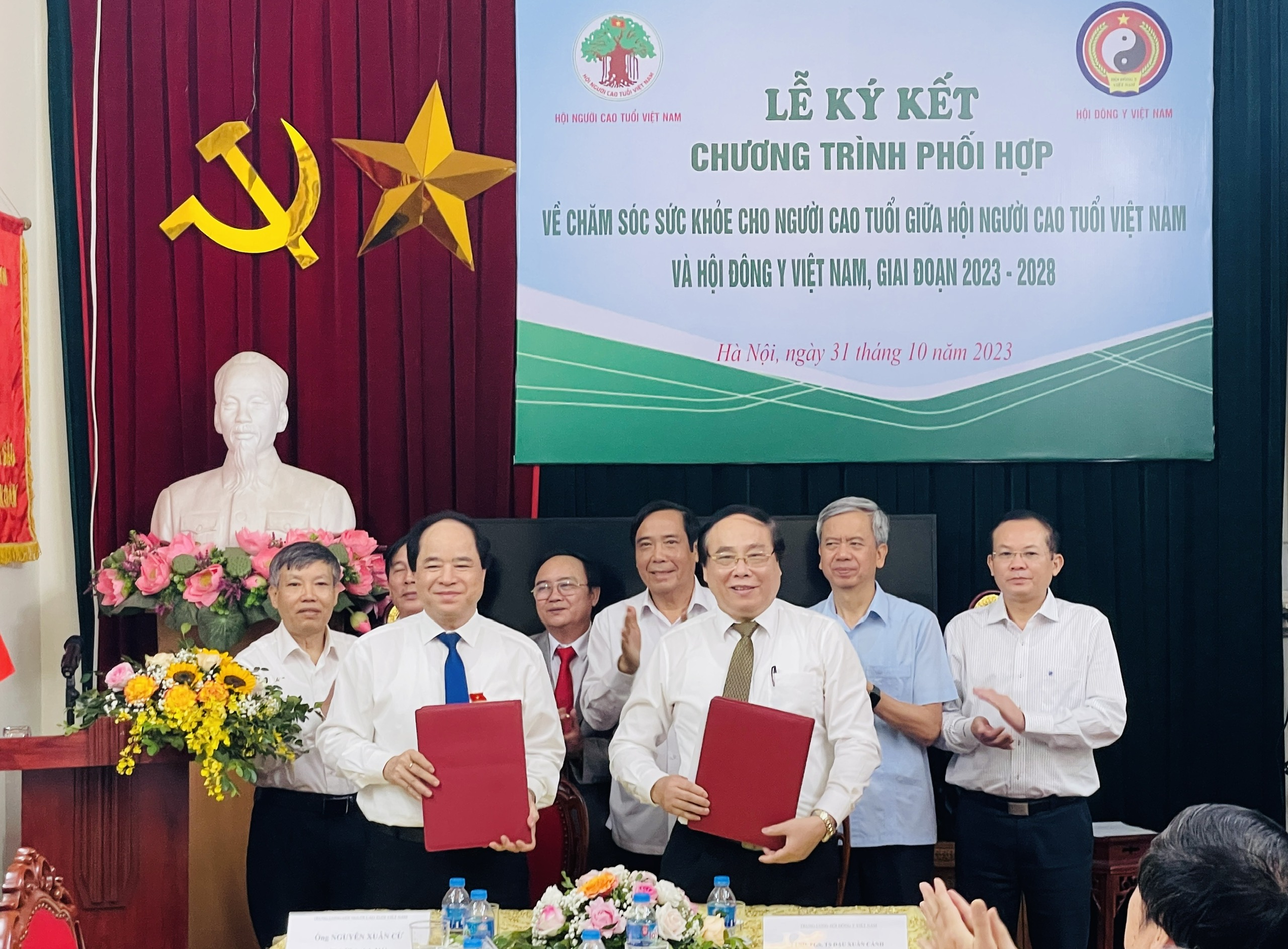 Lễ kí kết hợp tác về chăm sóc sức khỏe cho người cao tuổi giữa Hội Đông y Việt Nam và Hội Người cao tuổi Việt Nam giai đoạn 2023-2028                              